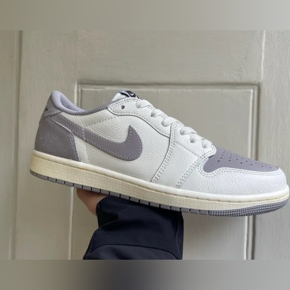 Air Jordan 1 Retro OG Low Atmosphere Gray Men's 10 Original Box CZ0790 101 NEW - Picture 3 of 9